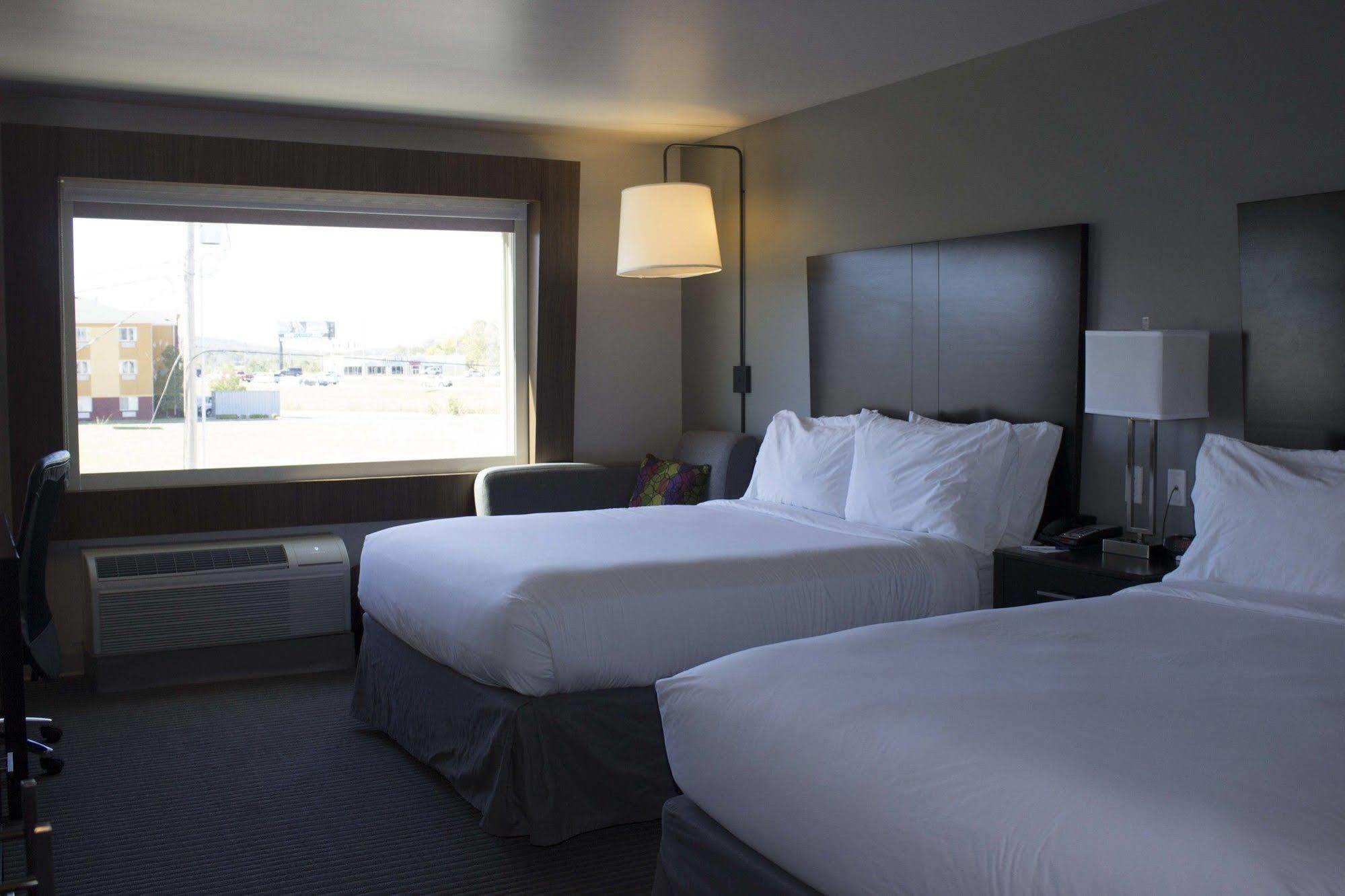 Express And By Ihg 3* Tahlequah